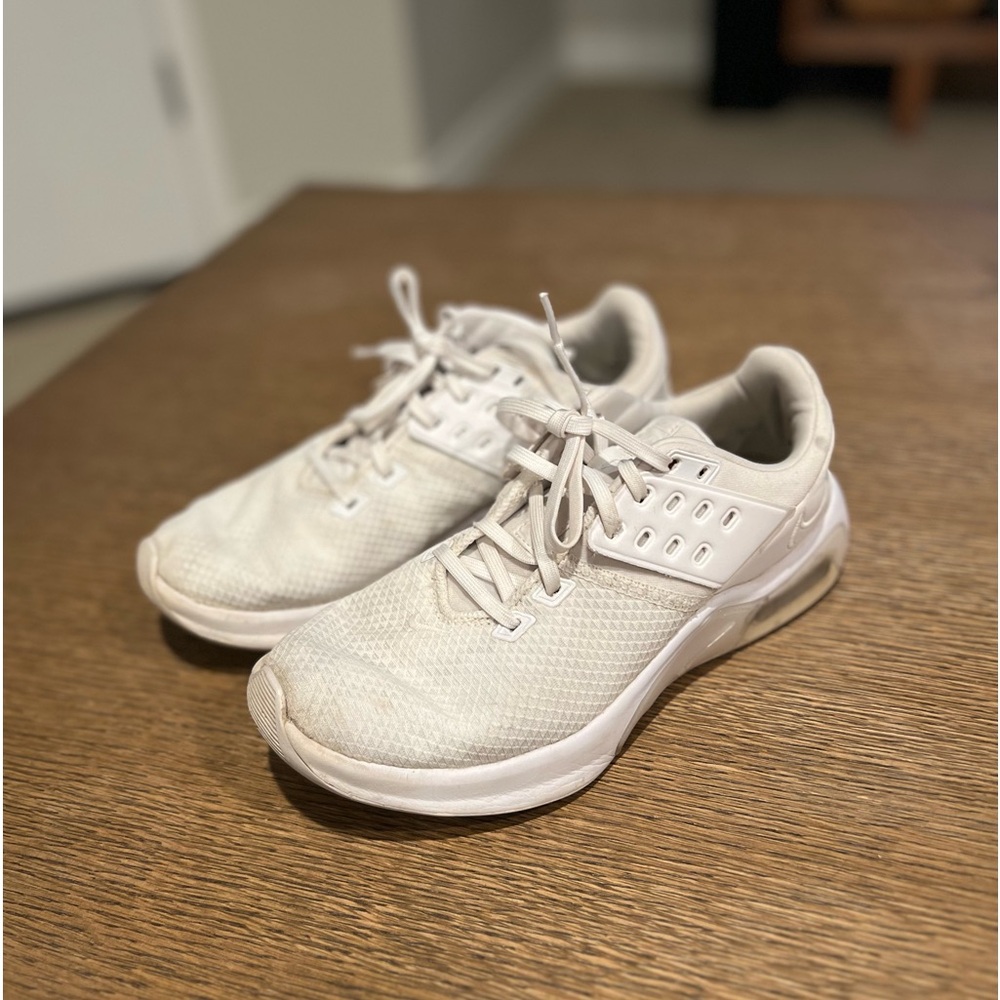 Pre-loved White Nike Airmax Sneakers
